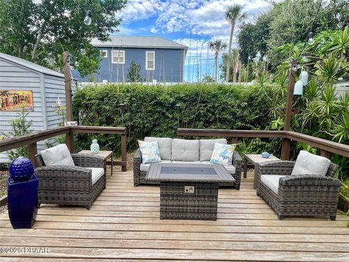 303 S Pine St, NEW SMYRNA BEACH, FL, 32169-2657 | Card Image