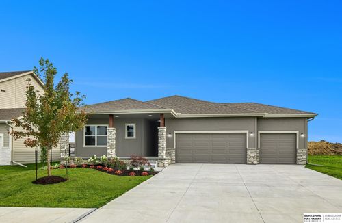 18469 Palisades Dr, Omaha, NE, 68136-4277 | Card Image
