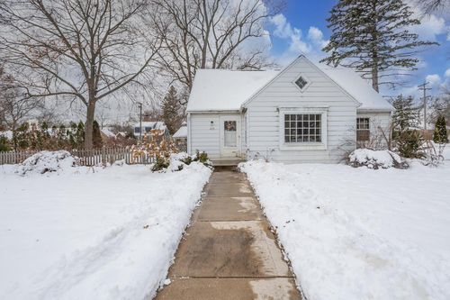4579 N 105th Street, Wauwatosa, WI, 53225 | Card Image
