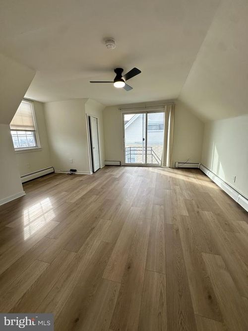 apt-d-108 N Chester Pike, GLENOLDEN, PA, 19036-1345 | Card Image