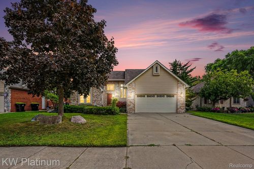 52824 Mary Martin Dr, Chesterfield, MI, 48051-3716 | Card Image
