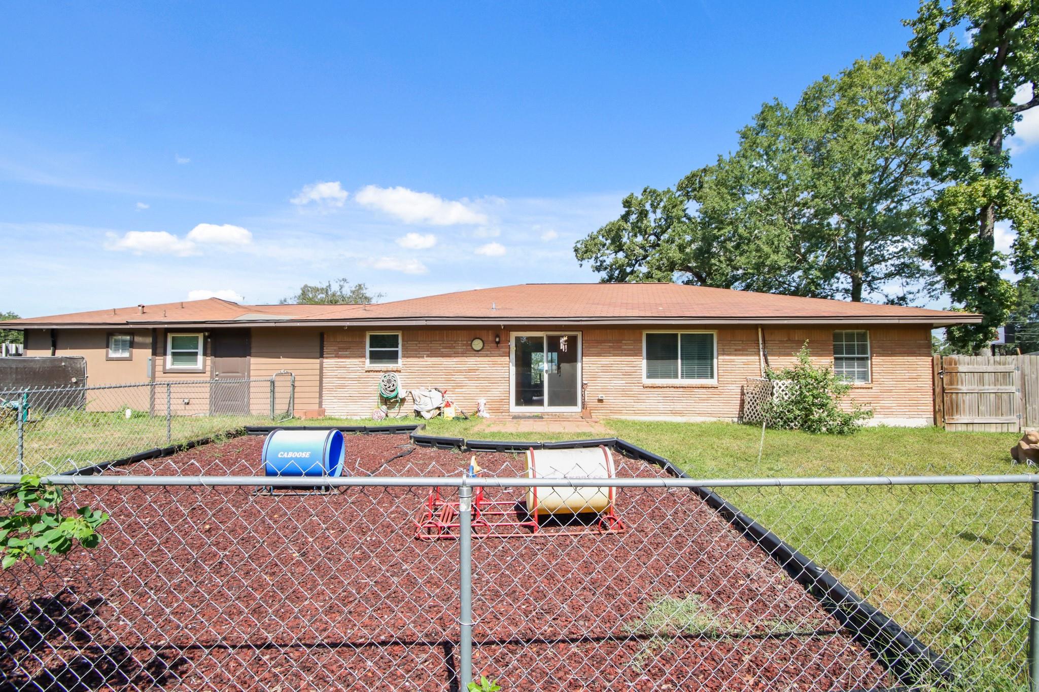 Residential Lease in Spring 5