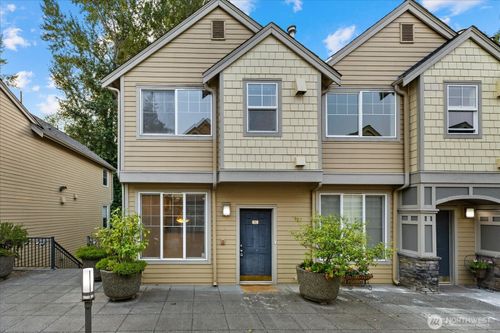 112-9217 122nd Ct Ne, Kirkland, WA, 98033-5883 | Card Image