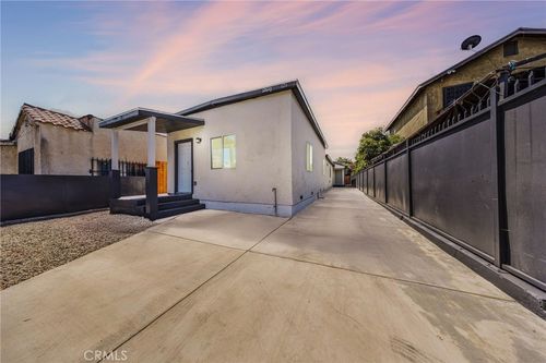 126 &126 1/2 W Century Boulevard, Los Angeles, CA, 90003 | Card Image
