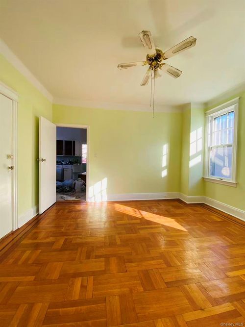 2-5719 64th St, Maspeth, NY, 11378-2822 | Card Image