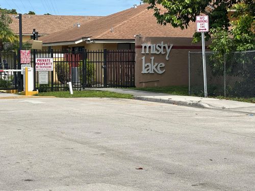 105-410 Nw 214th St, Miami Gardens, FL, 33169-2215 | Card Image