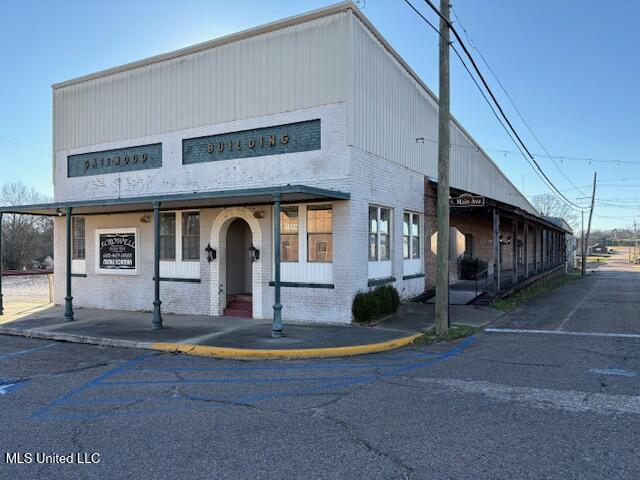 121 Front St, Forest, MS 39074