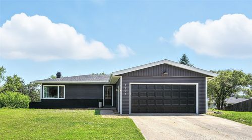 1221 Edingale Dr, Iowa City, IA, 52246-4806 | Card Image