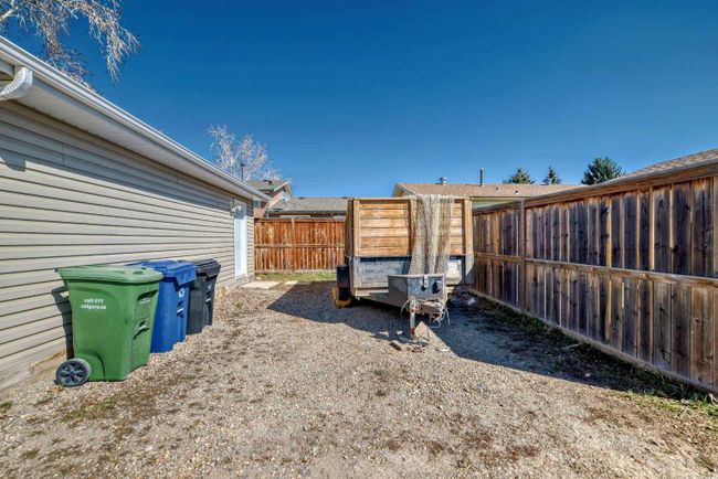 195 Pinecliff Way Ne, Home with 3 bedrooms, 2 bathrooms and 4 parking in Calgary AB | Image 44