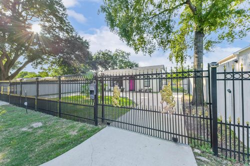 6159 Belmark St, Houston, TX, 77033-1219 | Card Image