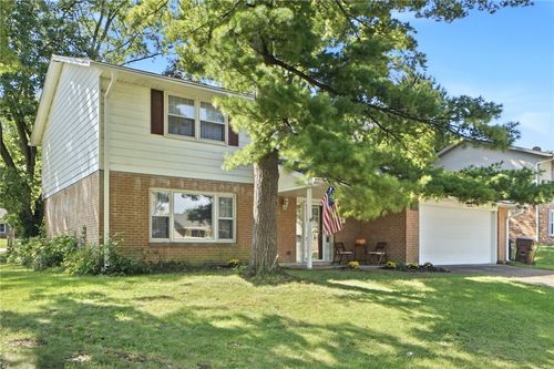418 Zimmer Dr, Fairborn, OH, 45324-4038 | Card Image