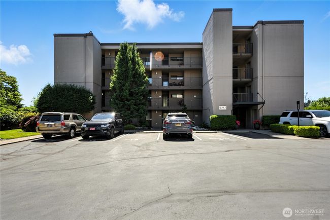 APT-101 - 9717 Ne Juanita Dr, Condo with 2 bedrooms, 2 bathrooms and 2 parking in Kirkland WA | Image 34