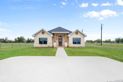 17076 Fm 463, House other with 4 bedrooms, 3 bathrooms and null parking in Natalia TX | Image 1