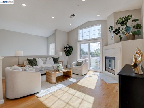 112 Camerota Way, Redwood City, CA, 94065-2856 | Card Image