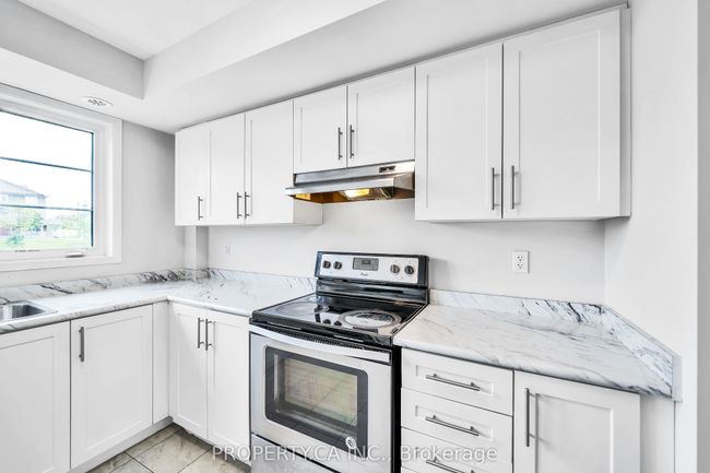 2564 Rosedrop Path, Condo with 4 bedrooms, 3 bathrooms and 1 parking in Oshawa ON | Image 5