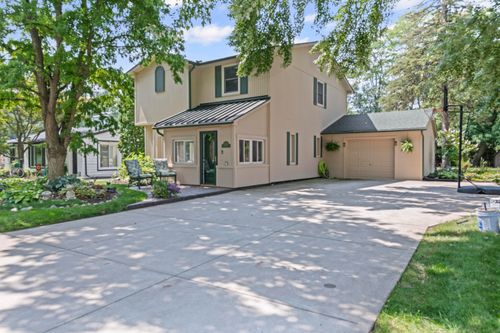 18341 Sunset St, Livonia, MI, 48152-4332 | Card Image