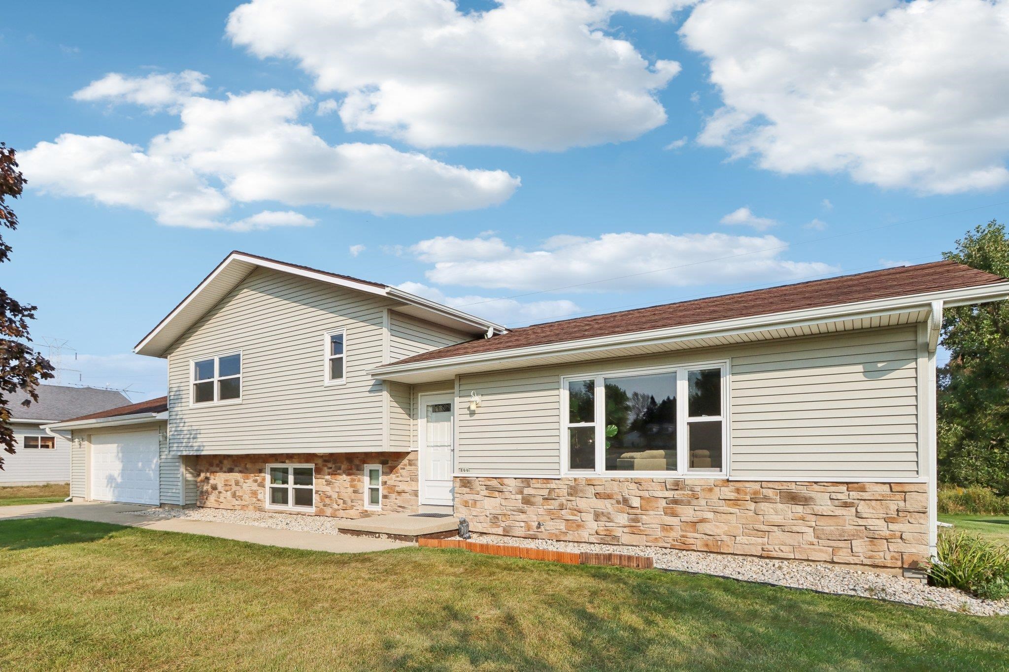 Jennifer Ln, Fall River, WI 53932