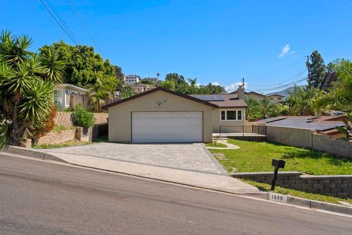 1609 San Miguel Ave, Spring Valley, CA, 91977-4455 | Card Image