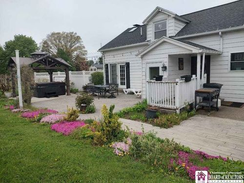 4985 W Main Rd, Fredonia, NY, 14063-9520 | Card Image