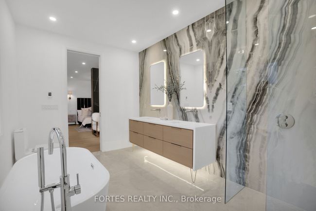 16 Cadillac Ave, House other with 5 bedrooms, 5 bathrooms and 4 parking in North York ON | Image 26