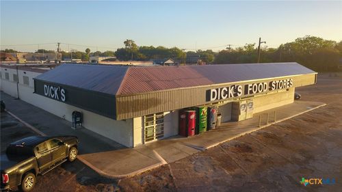 1302 E Crestwood Dr, Victoria, TX, 77901-3412 | Card Image