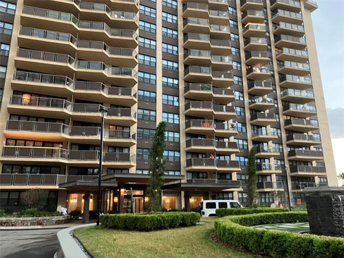 apt-3m-18 215th St, Bayside, NY, 11360-2132 | Card Image
