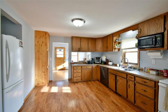 large kitchen | Image 11