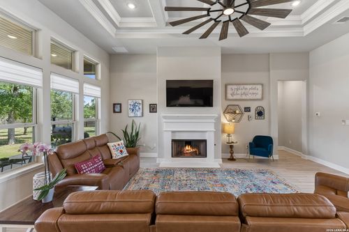 527 James Way, Castroville, TX, 78009-3501 | Card Image