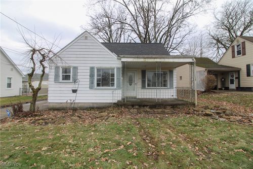 128 Renee Dr, Struthers, OH, 44471-1520 | Card Image