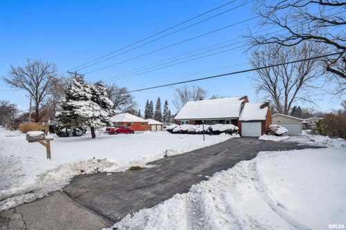 5001 Northwest Blvd, Davenport, IA, 52806-3737 | Card Image