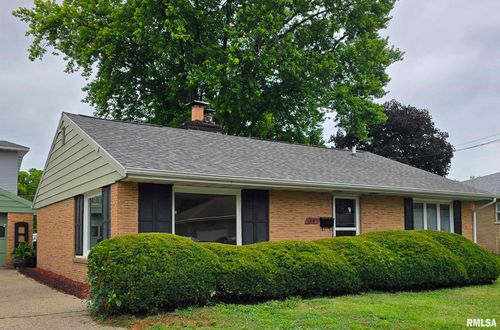1803 Center St, Pekin, IL, 61554-5118 | Card Image