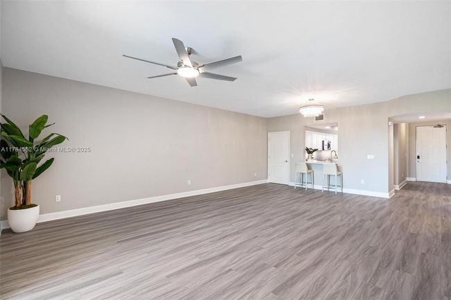 300 - 7598 Sw 102 Nd St, Condo with 3 bedrooms, 3 bathrooms and null parking in Pinecrest FL | Image 9