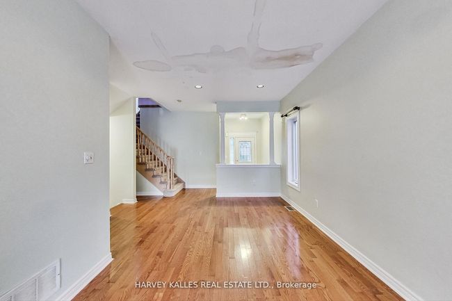 241 Denise Cir, House attached with 3 bedrooms, 3 bathrooms and 3 parking in Newmarket ON | Image 7
