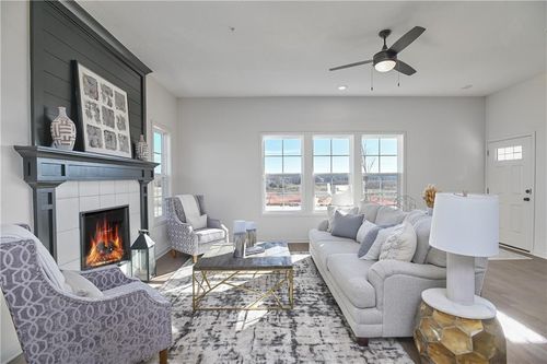 135 S Diane Dr, Olathe, KS, 66061-5129 | Card Image