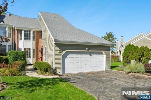 95 Giordano Dr, West Orange, NJ, 07052-4118 | Card Image