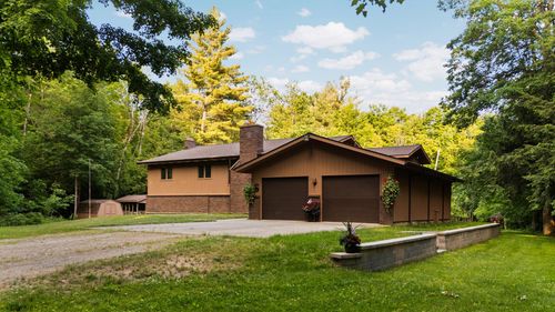 6634 Newcosta Ave, Stanwood, MI, 49346-9580 | Card Image