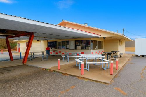 28102 M 152, Dowagiac, MI, 49047-8901 | Card Image