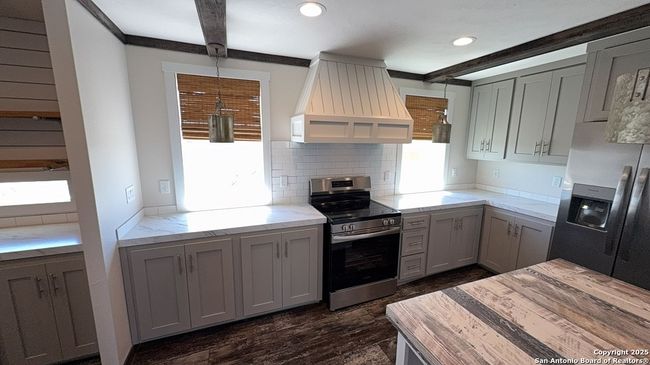 438 County Road 679, House other with 4 bedrooms, 2 bathrooms and null parking in Natalia TX | Image 6