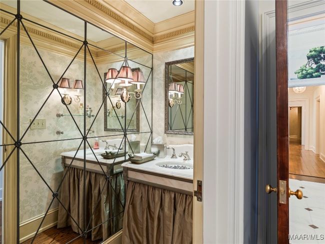Elegant bath | Image 23