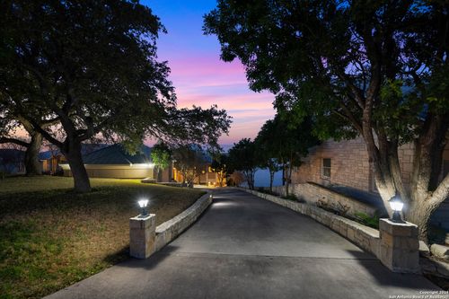 985 Janet Dr, Canyon Lake, TX, 78133-6600 | Card Image