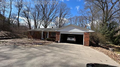 8397 Reese Rd, Clarkston, MI, 48348-2744 | Card Image