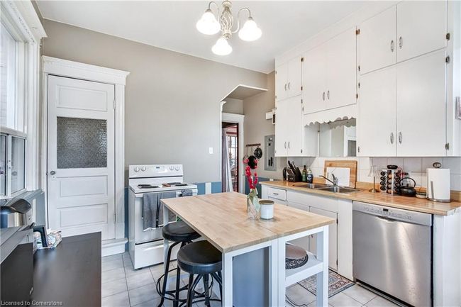 204 Herkimer St, Home with 5 bedrooms, 4 bathrooms and 2 parking in Hamilton ON | Image 13