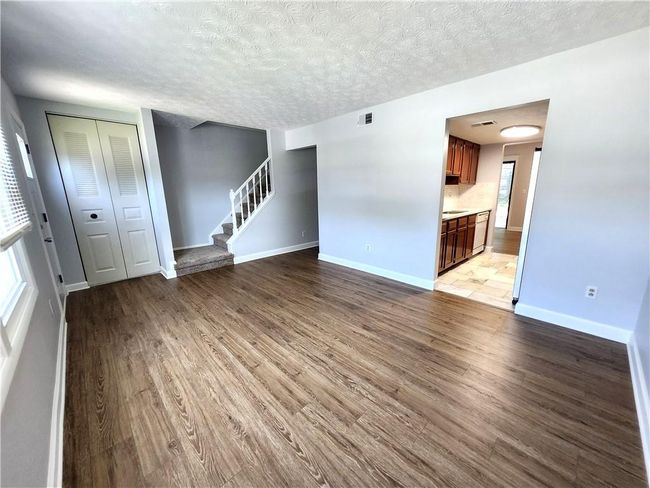 295 Roswell Commons Cir, Townhouse with 2 bedrooms, 3 bathrooms and 2 parking in Roswell GA | Image 6