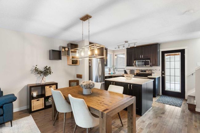 81 Prestwick Rise Se, Home with 3 bedrooms, 1 bathrooms and 2 parking in Calgary AB | Image 9