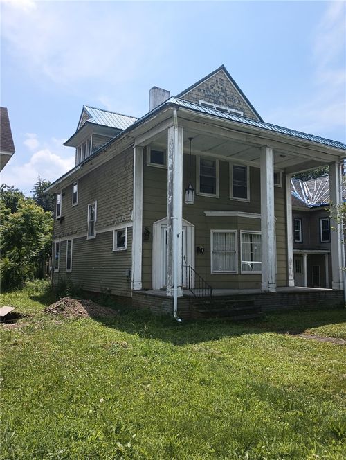 11 W Washington St, Bath, NY, 14810-1529 | Card Image
