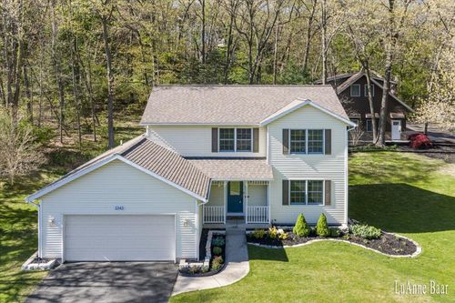 3343 Stoneridge Dr Ne, Rockford, MI, 49341-9173 | Card Image