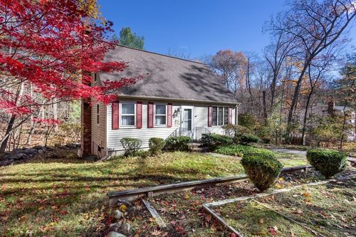 955 Summer St, Franklin, MA, 02038-2325 | Card Image