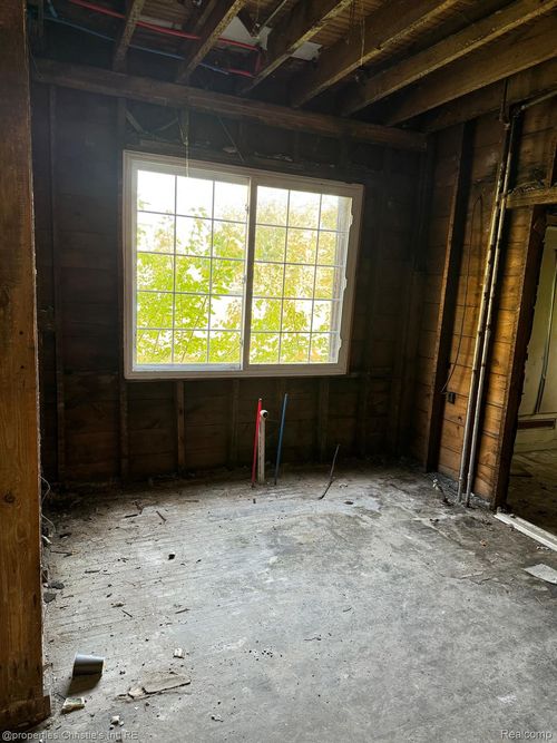 2986 Cadillac Blvd, Detroit, MI, 48214-2102 | Card Image