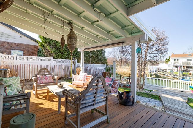 Deck with an outdoor hangout area and fence | Image 23