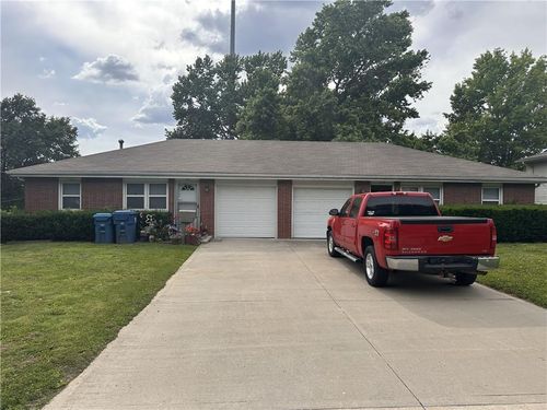 202/204 S Sterling Avenue, Sugar Creek, MO, 64054 | Card Image
